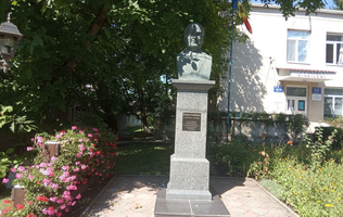 Bustul lui Eugen Coșeriu